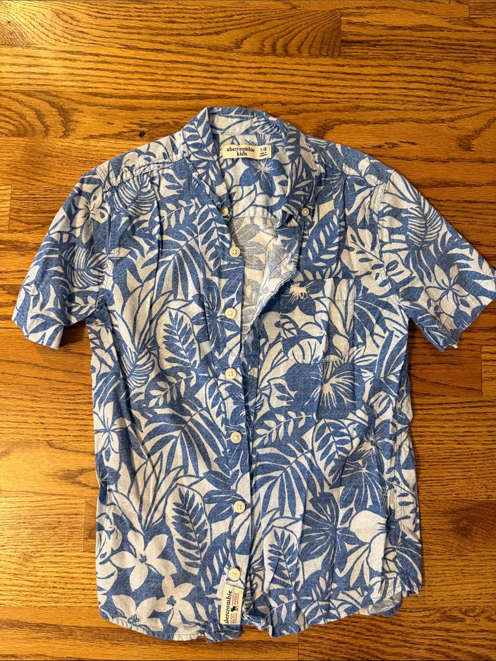 Abercrombie & Fitch Blue and White Tropical Short-Sleeve Button-Down Shirt
